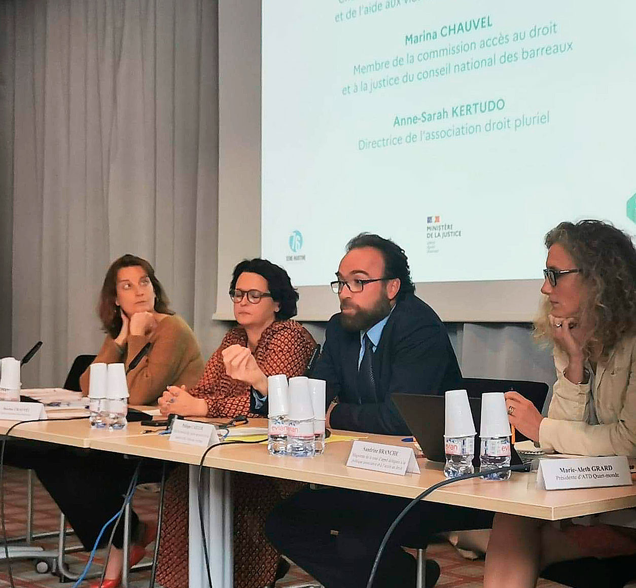 Photo des intervenants de la 2nde table ronde